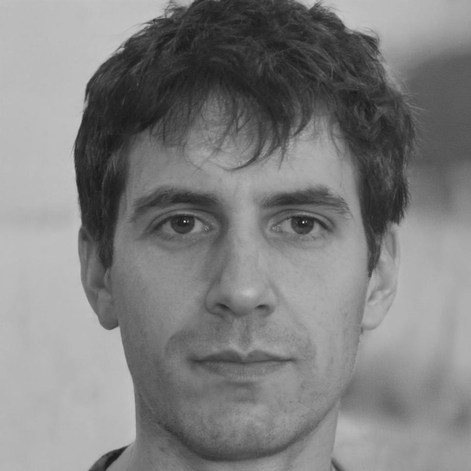 Portrait professionnel de Théo Blanchard, directeur commercial