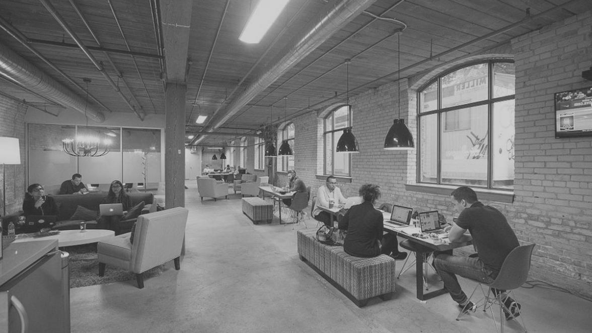 Interface d'analyse prédictive avec graphiques de tendances financières